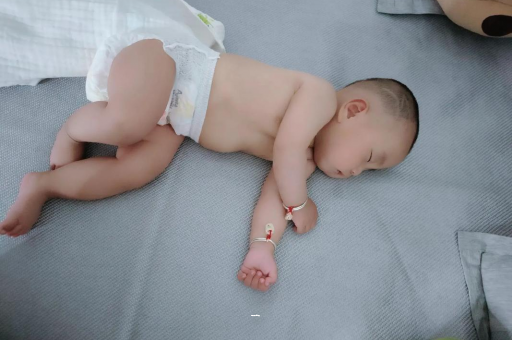桦甸怀孕肚子撑的难受